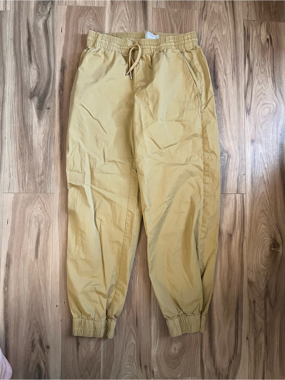 Everlane Organic Cotton Easy Jogger Pants in Golden Oak (khaki/tan)